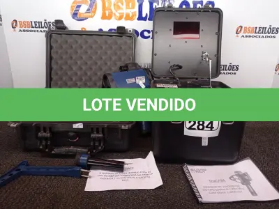 LOTE 284 - 01 APARELHO DE RADAR MÓVEL MARCA LASER TECH. (NO ESTADO) ATENÇÃO! FAZER A VISITAÇÃO ANTES DE ARREMATAR, NÃO SABEMOS SE FUNCIONA. LEILÃO NÃO TEM GARANTIA E NEM DEVOLUÇÃO, SUJEITO A POSSÍVEIS AVARIAS VISÍVEIS/OCULTAS E/OU AUSÊNCIA DE COMPONENTES.