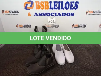 LOTE 104 - 04 PARES DE CALÇADOS PARA LIMPEZA DE NUMERAÇÕES DIVERSAS. (NO ESTADO) ATENÇÃO! FAZER A VISITAÇÃO ANTES DE ARREMATAR, NÃO SABEMOS SE FUNCIONA. LEILÃO NÃO TEM GARANTIA E NEM DEVOLUÇÃO, SUJEITO A POSSÍVEIS AVARIAS VISÍVEIS/OCULTAS E/OU AUSÊNCIA DE COMPONENTES.