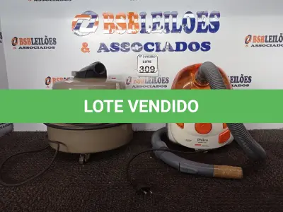 LOTE 309 - 02 ASPIRADORES DE PÓ MARCAS PHILIPS E BLACK E DECKER. (NO ESTADO) ATENÇÃO! FAZER A VISITAÇÃO ANTES DE ARREMATAR, NÃO SABEMOS SE FUNCIONA. LEILÃO NÃO TEM GARANTIA E NEM DEVOLUÇÃO, SUJEITO A POSSÍVEIS AVARIAS VISÍVEIS/OCULTAS E/OU AUSÊNCIA DE COMPONENTES.