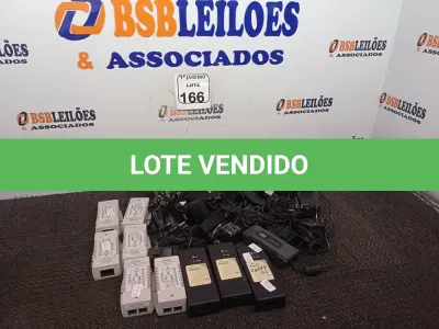 LOTE 166 - 01 LOTE C/GRANDE QUANTIDADE DE CARREGADORES E FONTES MARCAS E MODELOS DIVERSOS. (NO ESTADO) ATENÇÃO! FAZER A VISITAÇÃO ANTES DE ARREMATAR, NÃO SABEMOS SE FUNCIONA. LEILÃO NÃO TEM GARANTIA E NEM DEVOLUÇÃO, SUJEITO A POSSÍVEIS AVARIAS VISÍVEIS/OCULTAS E/OU AUSÊNCIA DE COMPONENTES.