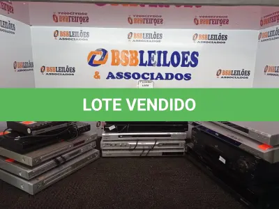LOTE 329 - 02 VÍDEOS CASSETES E DIVERSOS APARELHOS DE DVD. (NO ESTADO) ATENÇÃO! FAZER A VISITAÇÃO ANTES DE ARREMATAR, NÃO SABEMOS SE FUNCIONA. LEILÃO NÃO TEM GARANTIA E NEM DEVOLUÇÃO, SUJEITO A POSSÍVEIS AVARIAS VISÍVEIS/OCULTAS E/OU AUSÊNCIA DE COMPONENTES.