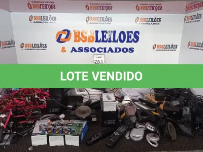LOTE 251 - 01 CAIXA C/ GRANDE QUANTIDADE DE CABOS E FONTE ATX P/RETIRADA DE PEÇAS. (NO ESTADO) ATENÇÃO! FAZER A VISITAÇÃO ANTES DE ARREMATAR, NÃO SABEMOS SE FUNCIONA. LEILÃO NÃO TEM GARANTIA E NEM DEVOLUÇÃO, SUJEITO A POSSÍVEIS AVARIAS VISÍVEIS/OCULTAS E/OU AUSÊNCIA DE COMPONENTES.