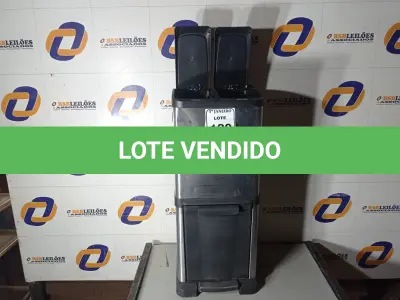 LOTE 120 - 01 LIXEIRA DUPLA C/PEDAL EM INOX. (NO ESTADO) ATENÇÃO! FAZER A VISITAÇÃO ANTES DE ARREMATAR, NÃO SABEMOS SE FUNCIONA. LEILÃO NÃO TEM GARANTIA E NEM DEVOLUÇÃO, SUJEITO A POSSÍVEIS AVARIAS VISÍVEIS/OCULTAS E/OU AUSÊNCIA DE COMPONENTES.