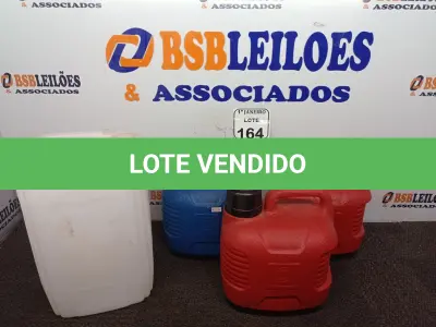 LOTE 164 - 03 GARRAFAS TÉRMICAS E 01 GARRAFÃO DE PLÁSTICO. (NO ESTADO) ATENÇÃO! FAZER A VISITAÇÃO ANTES DE ARREMATAR, NÃO SABEMOS SE FUNCIONA. LEILÃO NÃO TEM GARANTIA E NEM DEVOLUÇÃO, SUJEITO A POSSÍVEIS AVARIAS VISÍVEIS/OCULTAS E/OU AUSÊNCIA DE COMPONENTES.