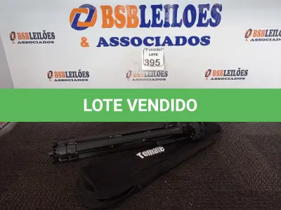 LOTE 395 - 01 TRIPÉ PARA CÂMERA TOMATE MTG-3016. (NO ESTADO) ATENÇÃO! FAZER A VISITAÇÃO ANTES DE ARREMATAR, NÃO SABEMOS SE FUNCIONA. LEILÃO NÃO TEM GARANTIA E NEM DEVOLUÇÃO, SUJEITO A POSSÍVEIS AVARIAS VISÍVEIS/OCULTAS E/OU AUSÊNCIA DE COMPONENTES.