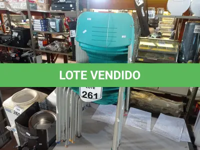 LOTE 261 - 01 LOTE C/APROXIMADAMENTE 10 CADEIRAS INFANTIS NA COR VERDE. (NO ESTADO) ATENÇÃO! FAZER A VISITAÇÃO ANTES DE ARREMATAR, NÃO SABEMOS SE FUNCIONA. LEILÃO NÃO TEM GARANTIA E NEM DEVOLUÇÃO, SUJEITO A POSSÍVEIS AVARIAS VISÍVEIS/OCULTAS E/OU AUSÊNCIA DE COMPONENTES.