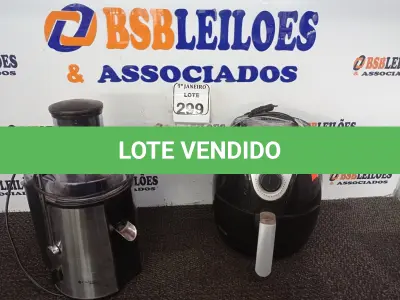 LOTE 299 - 01 AIR FRYER MARCA ULTRA E 01 CENTRIFUGAS DE FRUTAS MARCA CADENCE. (NO ESTADO) ATENÇÃO! FAZER A VISITAÇÃO ANTES DE ARREMATAR, NÃO SABEMOS SE FUNCIONA. LEILÃO NÃO TEM GARANTIA E NEM DEVOLUÇÃO, SUJEITO A POSSÍVEIS AVARIAS VISÍVEIS/OCULTAS E/OU AUSÊNCIA DE COMPONENTES.
