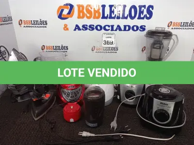 LOTE 369 - 06 BASES DE LIQUIDIFICADOR, 02 FERROS DE PASSAR MARCAS E MODELOS DIVERSOS E UTENSÍLIOS DIVERSOS. (NO ESTADO) ATENÇÃO! FAZER A VISITAÇÃO ANTES DE ARREMATAR, NÃO SABEMOS SE FUNCIONA. LEILÃO NÃO TEM GARANTIA E NEM DEVOLUÇÃO, SUJEITO A POSSÍVEIS AVARIAS VISÍVEIS/OCULTAS E/OU AUSÊNCIA DE COMPONENTES.