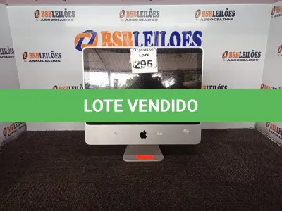 LOTE 295 - 01 IMAC S/TECLADO NA COR BRANCO. (NO ESTADO) ATENÇÃO! FAZER A VISITAÇÃO ANTES DE ARREMATAR, NÃO SABEMOS SE FUNCIONA. LEILÃO NÃO TEM GARANTIA E NEM DEVOLUÇÃO, SUJEITO A POSSÍVEIS AVARIAS VISÍVEIS/OCULTAS E/OU AUSÊNCIA DE COMPONENTES.
