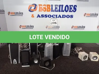 LOTE 306 - 01 LOTE C/VÁRIAS CAIXAS DE SOM P/PC MARCAS E MODELOS DIVERSOS. (NO ESTADO) ATENÇÃO! FAZER A VISITAÇÃO ANTES DE ARREMATAR, NÃO SABEMOS SE FUNCIONA. LEILÃO NÃO TEM GARANTIA E NEM DEVOLUÇÃO, SUJEITO A POSSÍVEIS AVARIAS VISÍVEIS/OCULTAS E/OU AUSÊNCIA DE COMPONENTES.