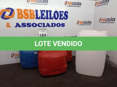 LOTE 164 - 03 GARRAFAS TÉRMICAS E 01 GARRAFÃO DE PLÁSTICO. (NO ESTADO) ATENÇÃO! FAZER A VISITAÇÃO ANTES DE ARREMATAR, NÃO SABEMOS SE FUNCIONA. LEILÃO NÃO TEM GARANTIA E NEM DEVOLUÇÃO, SUJEITO A POSSÍVEIS AVARIAS VISÍVEIS/OCULTAS E/OU AUSÊNCIA DE COMPONENTES.