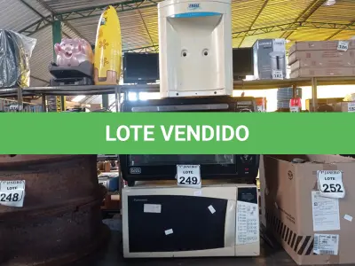 LOTE 249 - 01 FORNO ELÉTRICO MARCA BLACK E DECKER, 01 MICRO-ONDAS PANASONIC E 01 PURIFICADOR DE ÁGUA P/GARRAFÃO MARCA IBBL. (NO ESTADO) ATENÇÃO! FAZER A VISITAÇÃO ANTES DE ARREMATAR, NÃO SABEMOS SE FUNCIONA. LEILÃO NÃO TEM GARANTIA E NEM DEVOLUÇÃO, SUJEITO A POSSÍVEIS AVARIAS VISÍVEIS/OCULTAS E/OU AUSÊNCIA DE COMPONENTES.