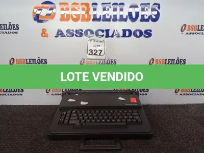 LOTE 327 - 01 MÁQUINA DE ESCREVER ELÉTRICA MARCA OLIVETTI MODELOS PRÁXIS 20. (NO ESTADO) ATENÇÃO! FAZER A VISITAÇÃO ANTES DE ARREMATAR, NÃO SABEMOS SE FUNCIONA. LEILÃO NÃO TEM GARANTIA E NEM DEVOLUÇÃO, SUJEITO A POSSÍVEIS AVARIAS VISÍVEIS/OCULTAS E/OU AUSÊNCIA DE COMPONENTES.
