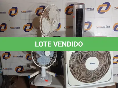 LOTE 302 - 05 VENTILADORES MARCAS E MODELOS DIVERSOS. (NO ESTADO) ATENÇÃO! FAZER A VISITAÇÃO ANTES DE ARREMATAR, NÃO SABEMOS SE FUNCIONA. LEILÃO NÃO TEM GARANTIA E NEM DEVOLUÇÃO, SUJEITO A POSSÍVEIS AVARIAS VISÍVEIS/OCULTAS E/OU AUSÊNCIA DE COMPONENTES.