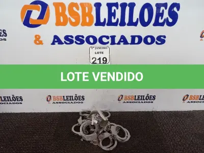 LOTE 219 - 01 ALGEMA DE FERRO, 01 SIRENE DE POLÍCIA, 02 TASERS E SINALIZADORES. (NO ESTADO) ATENÇÃO! FAZER A VISITAÇÃO ANTES DE ARREMATAR, NÃO SABEMOS SE FUNCIONA. LEILÃO NÃO TEM GARANTIA E NEM DEVOLUÇÃO, SUJEITO A POSSÍVEIS AVARIAS VISÍVEIS/OCULTAS E/OU AUSÊNCIA DE COMPONENTES.