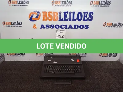 LOTE 327 - 01 MÁQUINA DE ESCREVER ELÉTRICA MARCA OLIVETTI MODELOS PRÁXIS 20. (NO ESTADO) ATENÇÃO! FAZER A VISITAÇÃO ANTES DE ARREMATAR, NÃO SABEMOS SE FUNCIONA. LEILÃO NÃO TEM GARANTIA E NEM DEVOLUÇÃO, SUJEITO A POSSÍVEIS AVARIAS VISÍVEIS/OCULTAS E/OU AUSÊNCIA DE COMPONENTES.