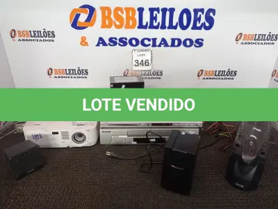 LOTE 346 - 01 VÍDEO CASSETE MARCA PANASONIC, 01 APARELHO DE DVD MARCA PHILIPS, 02 ESTABILIZADORES E 01 PROJETOR MULTIMIDIA. (NO ESTADO) ATENÇÃO! FAZER A VISITAÇÃO ANTES DE ARREMATAR, NÃO SABEMOS SE FUNCIONA. LEILÃO NÃO TEM GARANTIA E NEM DEVOLUÇÃO, SUJEITO A POSSÍVEIS AVARIAS VISÍVEIS/OCULTAS E/OU AUSÊNCIA DE COMPONENTES.