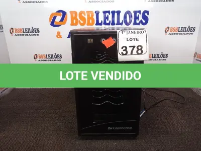 LOTE 378 - 01 ADEGA MARCA CONTINENTAL. (NO ESTADO) ATENÇÃO! FAZER A VISITAÇÃO ANTES DE ARREMATAR, NÃO SABEMOS SE FUNCIONA. LEILÃO NÃO TEM GARANTIA E NEM DEVOLUÇÃO, SUJEITO A POSSÍVEIS AVARIAS VISÍVEIS/OCULTAS E/OU AUSÊNCIA DE COMPONENTES.
