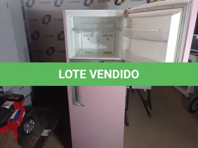 LOTE 394 - 01 GELADEIRA MARCA BRASTEMP 220V. (NO ESTADO) ATENÇÃO! FAZER A VISITAÇÃO ANTES DE ARREMATAR, NÃO SABEMOS SE FUNCIONA. LEILÃO NÃO TEM GARANTIA E NEM DEVOLUÇÃO, SUJEITO A POSSÍVEIS AVARIAS VISÍVEIS/OCULTAS E/OU AUSÊNCIA DE COMPONENTES.
