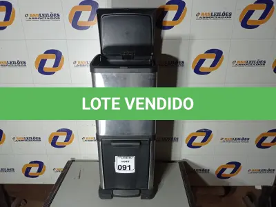 LOTE 091 - 01 LIXEIRA DUPLA C/PEDAL EM INOX. (NO ESTADO) ATENÇÃO! FAZER A VISITAÇÃO ANTES DE ARREMATAR, NÃO SABEMOS SE FUNCIONA. LEILÃO NÃO TEM GARANTIA E NEM DEVOLUÇÃO, SUJEITO A POSSÍVEIS AVARIAS VISÍVEIS/OCULTAS E/OU AUSÊNCIA DE COMPONENTES.