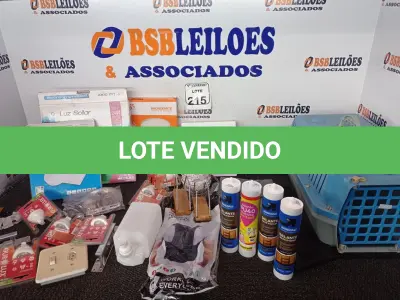 LOTE 215 - 01 TRANSPORTADOR DE PETS, VÁRIAS LUMINÁRIAS E MATERIAIS DIVERSOS. (NO ESTADO) ATENÇÃO! FAZER A VISITAÇÃO ANTES DE ARREMATAR, NÃO SABEMOS SE FUNCIONA. LEILÃO NÃO TEM GARANTIA E NEM DEVOLUÇÃO, SUJEITO A POSSÍVEIS AVARIAS VISÍVEIS/OCULTAS E/OU AUSÊNCIA DE COMPONENTES.
