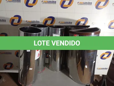 LOTE 276 - 05 LIXEIRAS EM INOX. (NO ESTADO) ATENÇÃO! FAZER A VISITAÇÃO ANTES DE ARREMATAR, NÃO SABEMOS SE FUNCIONA. LEILÃO NÃO TEM GARANTIA E NEM DEVOLUÇÃO, SUJEITO A POSSÍVEIS AVARIAS VISÍVEIS/OCULTAS E/OU AUSÊNCIA DE COMPONENTES.