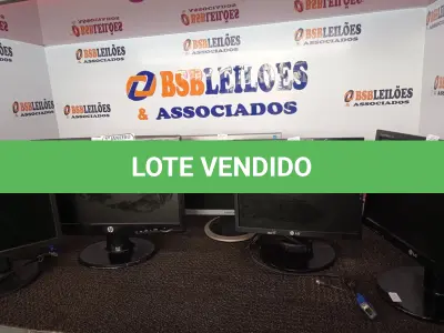 LOTE 355 - 05 MONITORES LCD MARCAS E MODELOS DIVERSOS. (NO ESTADO) ATENÇÃO! FAZER A VISITAÇÃO ANTES DE ARREMATAR, NÃO SABEMOS SE FUNCIONA. LEILÃO NÃO TEM GARANTIA E NEM DEVOLUÇÃO, SUJEITO A POSSÍVEIS AVARIAS VISÍVEIS/OCULTAS E/OU AUSÊNCIA DE COMPONENTES.