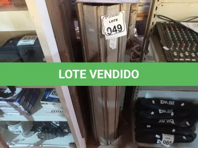 LOTE 049 - 01 PORTA DE ROLAR DE FERRO. (NO ESTADO) ATENÇÃO! FAZER A VISITAÇÃO ANTES DE ARREMATAR, NÃO SABEMOS SE FUNCIONA. LEILÃO NÃO TEM GARANTIA E NEM DEVOLUÇÃO, SUJEITO A POSSÍVEIS AVARIAS VISÍVEIS/OCULTAS E/OU AUSÊNCIA DE COMPONENTES.