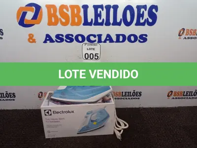 LOTE 005 - 01 FERRO A VAPOR DE PASSAR ROUPAS ELECTROLUX COR BRANCA C/ AZUL (NOVO). (NO ESTADO) ATENÇÃO! FAZER A VISITAÇÃO ANTES DE ARREMATAR, NÃO SABEMOS SE FUNCIONA. LEILÃO NÃO TEM GARANTIA E NEM DEVOLUÇÃO, SUJEITO A POSSÍVEIS AVARIAS VISÍVEIS/OCULTAS E/OU AUSÊNCIA DE COMPONENTES.
