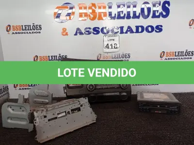 LOTE 418 - 01 APARELHO DE SOM AUTOMOTIVO E 01 PAINEL DO CARRO HONDA CIVIC.  (NO ESTADO) ATENÇÃO! FAZER A VISITAÇÃO ANTES DE ARREMATAR, NÃO SABEMOS SE FUNCIONA. LEILÃO NÃO TEM GARANTIA E NEM DEVOLUÇÃO, SUJEITO A POSSÍVEIS AVARIAS VISÍVEIS/OCULTAS E/OU AUSÊNCIA DE COMPONENTES.