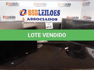 LOTE 449 - 05 MONITORES LCD MARCAS E MODELOS DIVERSOS. (NO ESTADO) ATENÇÃO! FAZER A VISITAÇÃO ANTES DE ARREMATAR, NÃO SABEMOS SE FUNCIONA. LEILÃO NÃO TEM GARANTIA E NEM DEVOLUÇÃO, SUJEITO A POSSÍVEIS AVARIAS VISÍVEIS/OCULTAS E/OU AUSÊNCIA DE COMPONENTES.