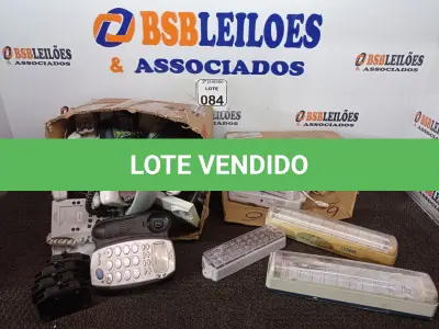 LOTE 084 - 01 LOTE C/VÁRIOS APARELHOS TELEFÔNICOS, LUMINÁRIAS DE EMERGÊNCIA E MATERIAIS DIVERSOS. (NO ESTADO) ATENÇÃO! FAZER A VISITAÇÃO ANTES DE ARREMATAR, NÃO SABEMOS SE FUNCIONA. LEILÃO NÃO TEM GARANTIA E NEM DEVOLUÇÃO, SUJEITO A POSSÍVEIS AVARIAS VISÍVEIS/OCULTAS E/OU AUSÊNCIA DE COMPONENTES.