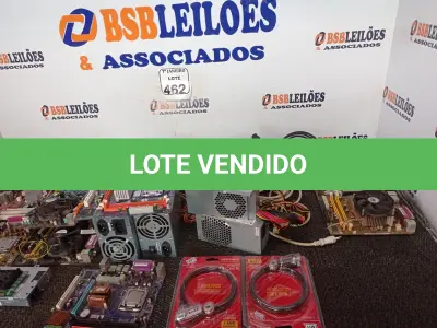 LOTE 462 - 01 CAIXA C/VÁRIAS PLACAS MÃE, FONTES E ELETRÔNICOS DIVERSOS. (NO ESTADO) ATENÇÃO! FAZER A VISITAÇÃO ANTES DE ARREMATAR, NÃO SABEMOS SE FUNCIONA. LEILÃO NÃO TEM GARANTIA E NEM DEVOLUÇÃO, SUJEITO A POSSÍVEIS AVARIAS VISÍVEIS/OCULTAS E/OU AUSÊNCIA DE COMPONENTES.