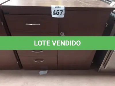 LOTE 457 - 01 ARMÁRIO BAIXO NA COR MARROM C/01 PORTA E 04 GAVETAS. (NO ESTADO) ATENÇÃO! FAZER A VISITAÇÃO ANTES DE ARREMATAR, NÃO SABEMOS SE FUNCIONA. LEILÃO NÃO TEM GARANTIA E NEM DEVOLUÇÃO, SUJEITO A POSSÍVEIS AVARIAS VISÍVEIS/OCULTAS E/OU AUSÊNCIA DE COMPONENTES.