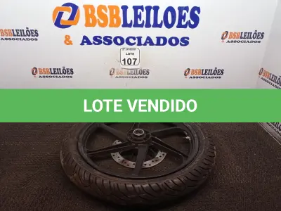 LOTE 107 - 01 RODA P/MOTO COM PNEU E CÂMARA DE AR, ARO “18. PARA HONDA 150 E 160 CILINDRADAS. (NO ESTADO) ATENÇÃO! FAZER A VISITAÇÃO ANTES DE ARREMATAR, NÃO SABEMOS SE FUNCIONA. LEILÃO NÃO TEM GARANTIA E NEM DEVOLUÇÃO, SUJEITO A POSSÍVEIS AVARIAS VISÍVEIS/OCULTAS E/OU AUSÊNCIA DE COMPONENTES.
