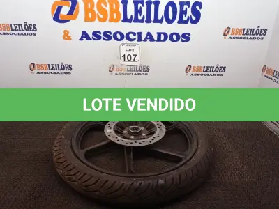 LOTE 107 - 01 RODA P/MOTO COM PNEU E CÂMARA DE AR, ARO “18. PARA HONDA 150 E 160 CILINDRADAS. (NO ESTADO) ATENÇÃO! FAZER A VISITAÇÃO ANTES DE ARREMATAR, NÃO SABEMOS SE FUNCIONA. LEILÃO NÃO TEM GARANTIA E NEM DEVOLUÇÃO, SUJEITO A POSSÍVEIS AVARIAS VISÍVEIS/OCULTAS E/OU AUSÊNCIA DE COMPONENTES.