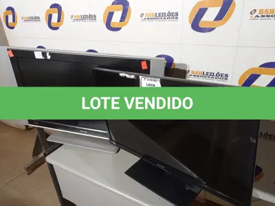 LOTE 090 - 02 TV'S  32” MARCAS PHILIPS  E PANASONIC. (NO ESTADO) ATENÇÃO! FAZER A VISITAÇÃO ANTES DE ARREMATAR, NÃO SABEMOS SE FUNCIONA. LEILÃO NÃO TEM GARANTIA E NEM DEVOLUÇÃO, SUJEITO A POSSÍVEIS AVARIAS VISÍVEIS/OCULTAS E/OU AUSÊNCIA DE COMPONENTES.
