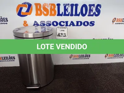 LOTE 438 - 01 LIXEIRA EM INOX 12L C/PEDAL MARCA MOOD. (NO ESTADO) ATENÇÃO! FAZER A VISITAÇÃO ANTES DE ARREMATAR, NÃO SABEMOS SE FUNCIONA. LEILÃO NÃO TEM GARANTIA E NEM DEVOLUÇÃO, SUJEITO A POSSÍVEIS AVARIAS VISÍVEIS/OCULTAS E/OU AUSÊNCIA DE COMPONENTES.