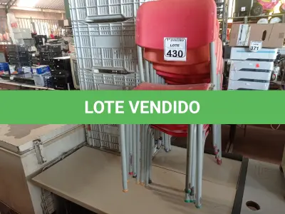 LOTE 430 - 01 LOTE C/APROXIMADAMENTE 10 CADEIRAS INFANTIS NA COR LARANJA. (NO ESTADO) ATENÇÃO! FAZER A VISITAÇÃO ANTES DE ARREMATAR, NÃO SABEMOS SE FUNCIONA. LEILÃO NÃO TEM GARANTIA E NEM DEVOLUÇÃO, SUJEITO A POSSÍVEIS AVARIAS VISÍVEIS/OCULTAS E/OU AUSÊNCIA DE COMPONENTES.