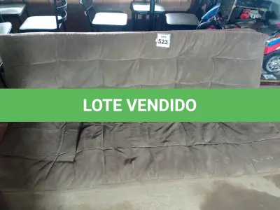 LOTE 523 - 01 SOFÁ-CAMA NA COR MARROM 03 LUGARES. (NO ESTADO) ATENÇÃO! FAZER A VISITAÇÃO ANTES DE ARREMATAR, NÃO SABEMOS SE FUNCIONA. LEILÃO NÃO TEM GARANTIA E NEM DEVOLUÇÃO, SUJEITO A POSSÍVEIS AVARIAS VISÍVEIS/OCULTAS E/OU AUSÊNCIA DE COMPONENTES.