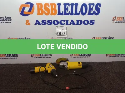 LOTE 007 - 01 ESMERILHADEIRA MARCA TITANIUM E 01 PARAFUSADEIRA MARCA TITANIUM. (NO ESTADO) ATENÇÃO! FAZER A VISITAÇÃO ANTES DE ARREMATAR, NÃO SABEMOS SE FUNCIONA. LEILÃO NÃO TEM GARANTIA E NEM DEVOLUÇÃO, SUJEITO A POSSÍVEIS AVARIAS VISÍVEIS/OCULTAS E/OU AUSÊNCIA DE COMPONENTES.