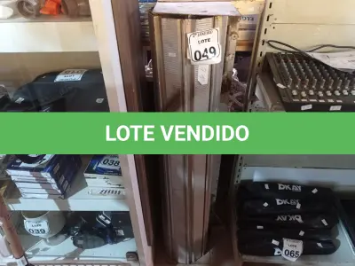 LOTE 049 - 01 PORTA DE ROLAR DE FERRO. (NO ESTADO) ATENÇÃO! FAZER A VISITAÇÃO ANTES DE ARREMATAR, NÃO SABEMOS SE FUNCIONA. LEILÃO NÃO TEM GARANTIA E NEM DEVOLUÇÃO, SUJEITO A POSSÍVEIS AVARIAS VISÍVEIS/OCULTAS E/OU AUSÊNCIA DE COMPONENTES.