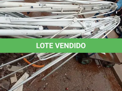 LOTE 557 - 01 OMBRELONE EM ALUMÍNIO S/LONA E C/BASE DE FERRO. (NO ESTADO) ATENÇÃO! FAZER A VISITAÇÃO ANTES DE ARREMATAR, NÃO SABEMOS SE FUNCIONA. LEILÃO NÃO TEM GARANTIA E NEM DEVOLUÇÃO, SUJEITO A POSSÍVEIS AVARIAS VISÍVEIS/OCULTAS E/OU AUSÊNCIA DE COMPONENTES.