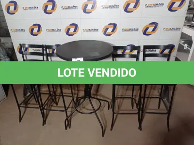 LOTE 531 - 01 MESA BISTRÔ C/04 BAQUETAS. (NO ESTADO) ATENÇÃO! FAZER A VISITAÇÃO ANTES DE ARREMATAR, NÃO SABEMOS SE FUNCIONA. LEILÃO NÃO TEM GARANTIA E NEM DEVOLUÇÃO, SUJEITO A POSSÍVEIS AVARIAS VISÍVEIS/OCULTAS E/OU AUSÊNCIA DE COMPONENTES.