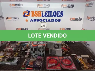 LOTE 462 - 01 CAIXA C/VÁRIAS PLACAS MÃE, FONTES E ELETRÔNICOS DIVERSOS. (NO ESTADO) ATENÇÃO! FAZER A VISITAÇÃO ANTES DE ARREMATAR, NÃO SABEMOS SE FUNCIONA. LEILÃO NÃO TEM GARANTIA E NEM DEVOLUÇÃO, SUJEITO A POSSÍVEIS AVARIAS VISÍVEIS/OCULTAS E/OU AUSÊNCIA DE COMPONENTES.
