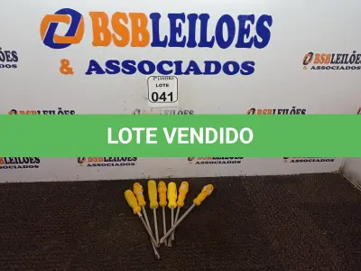 LOTE 041 - 06 CHAVES PHILIPS TAMANHOS DIVERSOS E 01 CHAVE DE FENDA. (NO ESTADO) ATENÇÃO! FAZER A VISITAÇÃO ANTES DE ARREMATAR, NÃO SABEMOS SE FUNCIONA. LEILÃO NÃO TEM GARANTIA E NEM DEVOLUÇÃO, SUJEITO A POSSÍVEIS AVARIAS VISÍVEIS/OCULTAS E/OU AUSÊNCIA DE COMPONENTES.