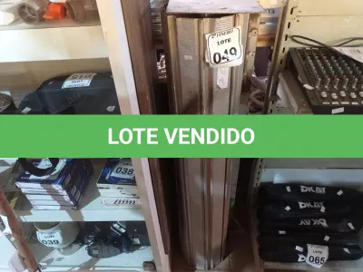 LOTE 049 - 01 PORTA DE ROLAR DE FERRO. (NO ESTADO) ATENÇÃO! FAZER A VISITAÇÃO ANTES DE ARREMATAR, NÃO SABEMOS SE FUNCIONA. LEILÃO NÃO TEM GARANTIA E NEM DEVOLUÇÃO, SUJEITO A POSSÍVEIS AVARIAS VISÍVEIS/OCULTAS E/OU AUSÊNCIA DE COMPONENTES.