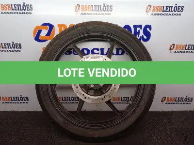 LOTE 107 - 01 RODA P/MOTO COM PNEU E CÂMARA DE AR, ARO “18. PARA HONDA 150 E 160 CILINDRADAS. (NO ESTADO) ATENÇÃO! FAZER A VISITAÇÃO ANTES DE ARREMATAR, NÃO SABEMOS SE FUNCIONA. LEILÃO NÃO TEM GARANTIA E NEM DEVOLUÇÃO, SUJEITO A POSSÍVEIS AVARIAS VISÍVEIS/OCULTAS E/OU AUSÊNCIA DE COMPONENTES.