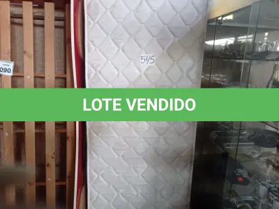 LOTE 545 - 01 CAMA BOX DE CASAL C/COLCHÃO. (NO ESTADO) ATENÇÃO! FAZER A VISITAÇÃO ANTES DE ARREMATAR, NÃO SABEMOS SE FUNCIONA. LEILÃO NÃO TEM GARANTIA E NEM DEVOLUÇÃO, SUJEITO A POSSÍVEIS AVARIAS VISÍVEIS/OCULTAS E/OU AUSÊNCIA DE COMPONENTES.