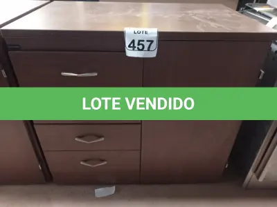 LOTE 457 - 01 ARMÁRIO BAIXO NA COR MARROM C/01 PORTA E 04 GAVETAS. (NO ESTADO) ATENÇÃO! FAZER A VISITAÇÃO ANTES DE ARREMATAR, NÃO SABEMOS SE FUNCIONA. LEILÃO NÃO TEM GARANTIA E NEM DEVOLUÇÃO, SUJEITO A POSSÍVEIS AVARIAS VISÍVEIS/OCULTAS E/OU AUSÊNCIA DE COMPONENTES.